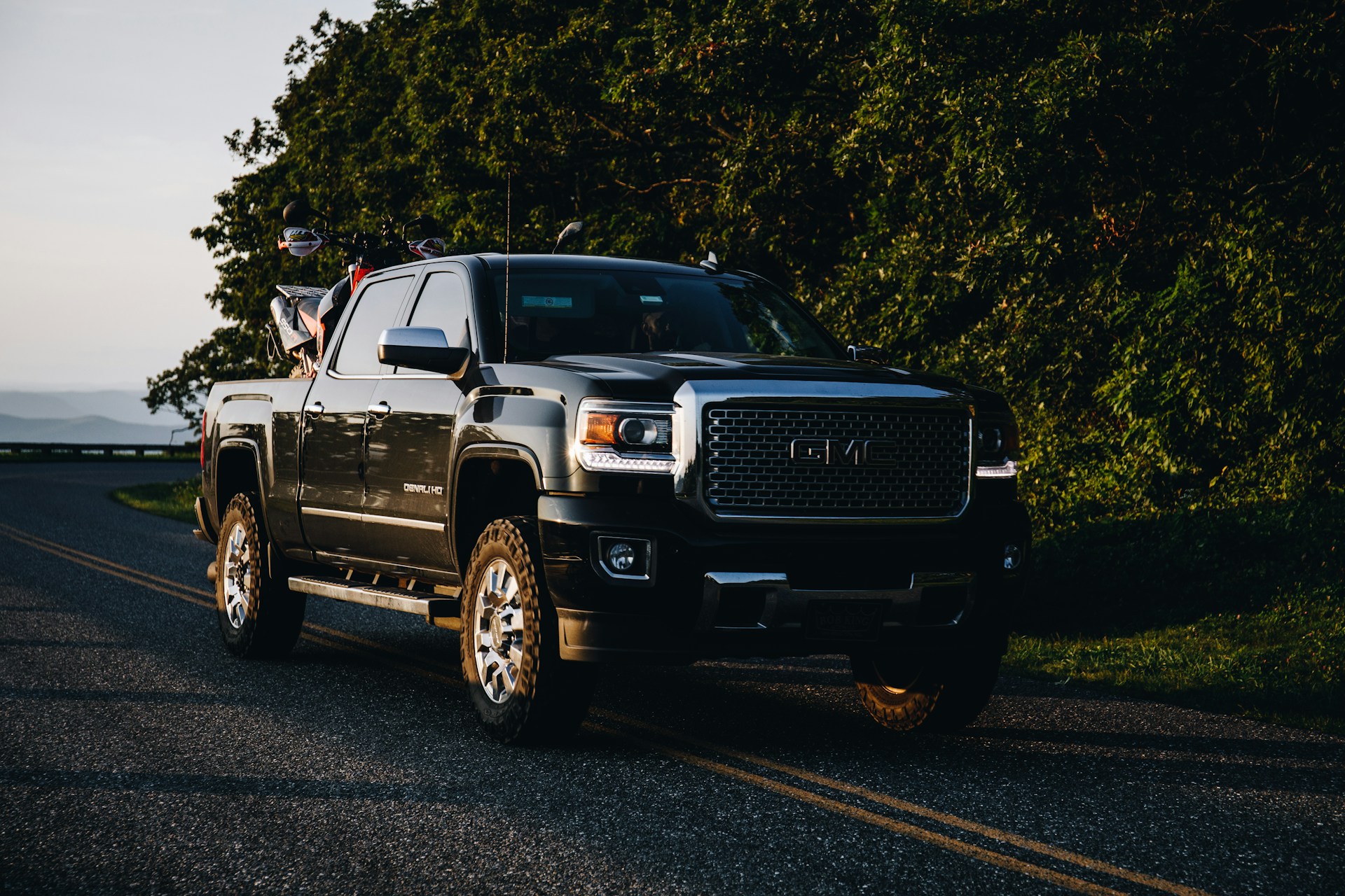 Comparing Full-Size vs. Mid-Size Trucks: Which is Right for You?
